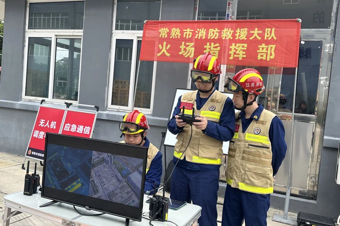 Changshu Fire Rescue Brigade organiserade brandkårerna i Dongbang, Meili och Zhitang för att genomföra praktiska brandövningar på fabriken
